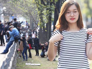 Bạn trẻ - Cuộc sống - Bạn trẻ chen chúc chụp ảnh tại con đường lãng mạn nhất HN