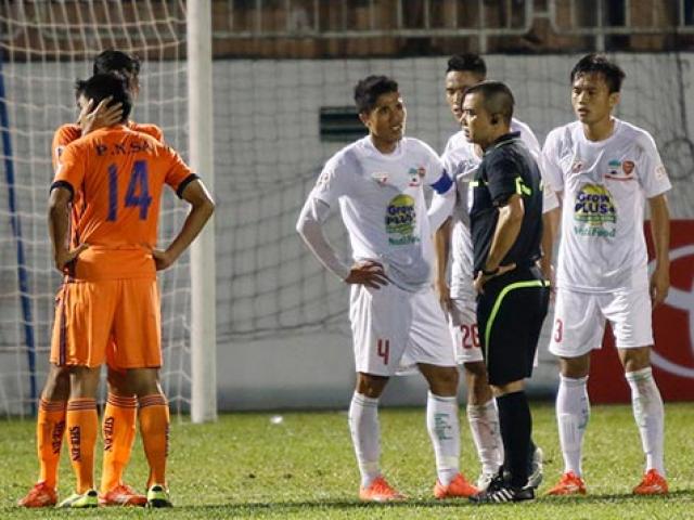 Bóng đá - Tiếng còi nghiêng ngả