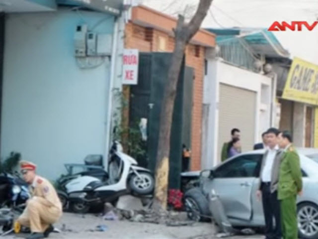 Video An ninh - Lời kể nhân chứng vụ xe Camry đâm chết 3 người tại HN