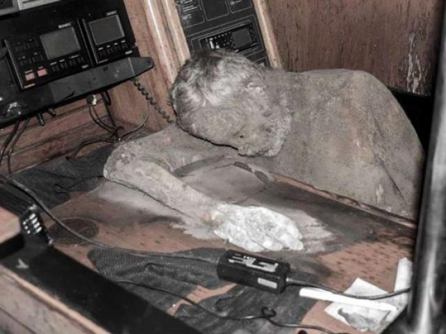 Philippines: Phát hiện xác chết ngồi trong “thuyền ma“