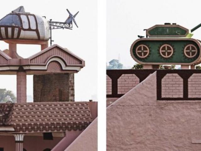 Thế giới - “Máy bay”, “xe tăng” đậu đầy trên nóc nhà dân ở Ấn Độ