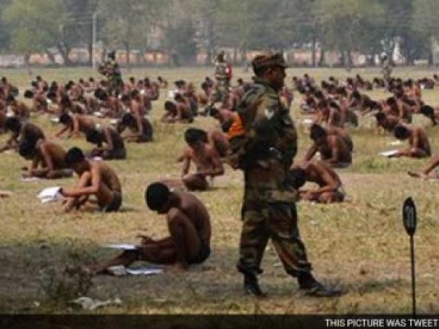 Giáo dục - du học - Ấn Độ: Bắt thí sinh mặc quần lót ngồi thi để ngừa gian lận