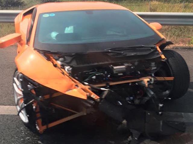 Ô tô - Xe máy - Lamborghini Huracan "tử nạn" ở Tp.HCM
