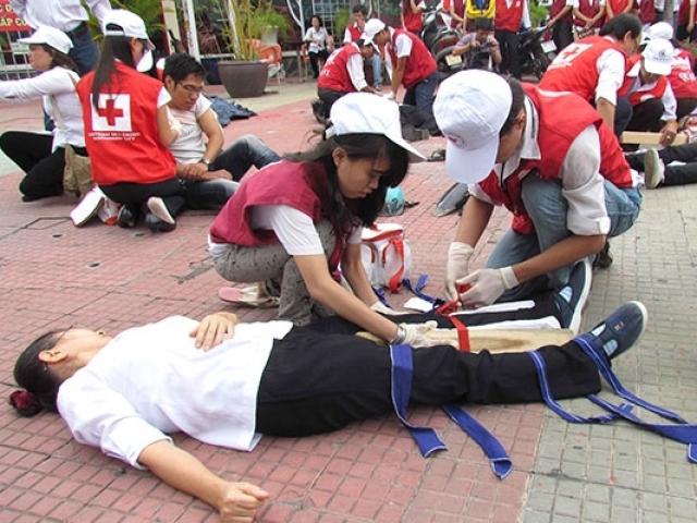 Tin tức trong ngày - Người cứu nạn TNGT cần được bảo vệ