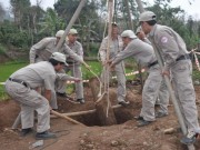 Tin tức trong ngày - Đào giếng phát hiện quả bom khủng