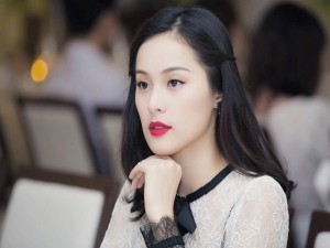 Đời sống Showbiz - Facebook sao 4/3: Hạ Vi thanh minh việc giận Quốc Cường