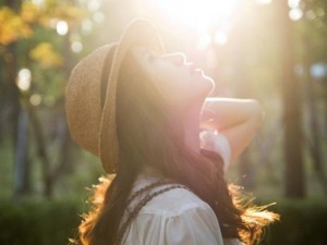 Thơ tình: Hãy hạnh phúc khi ta còn may mắn