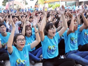 Bạn trẻ - Cuộc sống - Hàng ngàn bạn trẻ Sài Gòn hưởng ứng Giờ Trái Đất 2016