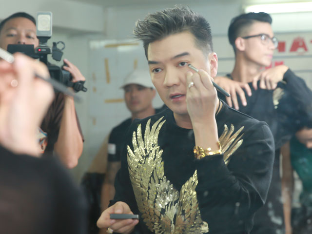 Ca nhạc - MTV - Mr. Đàm tự làm đẹp cho chính mình trong liveshow