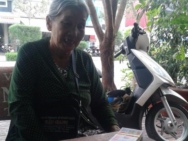 Pháp luật - Kéo cổ áo kẻ cướp vé số, cụ bà bị chấn thương nặng