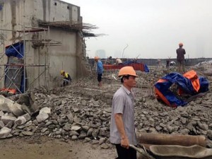 Tin tức trong ngày - Cưỡng chế “cắt ngọn” nhà 8B Lê Trực