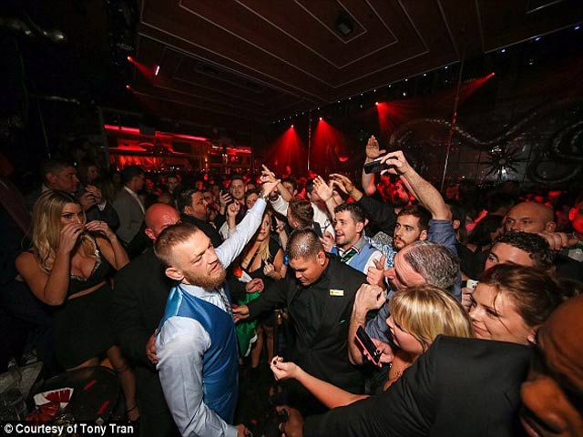 Thể thao - Tin thể thao HOT 7/3: Kệ thất bại, McGregor vẫn tiệc tùng