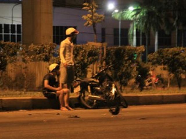 Pháp luật - Gần 100 "quái xế" gầm rú trên xa lộ Hà Nội