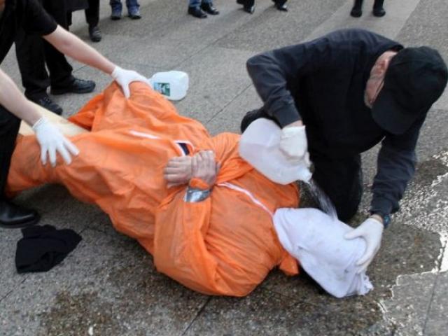 Thế giới - Trump hứa dùng đòn dìm nước để tra tấn khủng bố