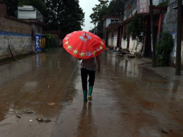 Thế giới - Thang máy "giết" người ở TQ: Vì sao không ai hay?