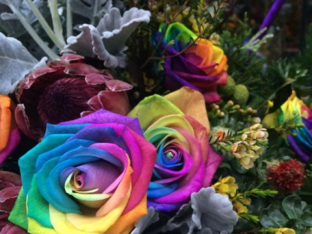 Giá cả hàng hóa - Đại gia chơi sang: 20 triệu đồng một bình hoa nhập làm quà tặng 8/3