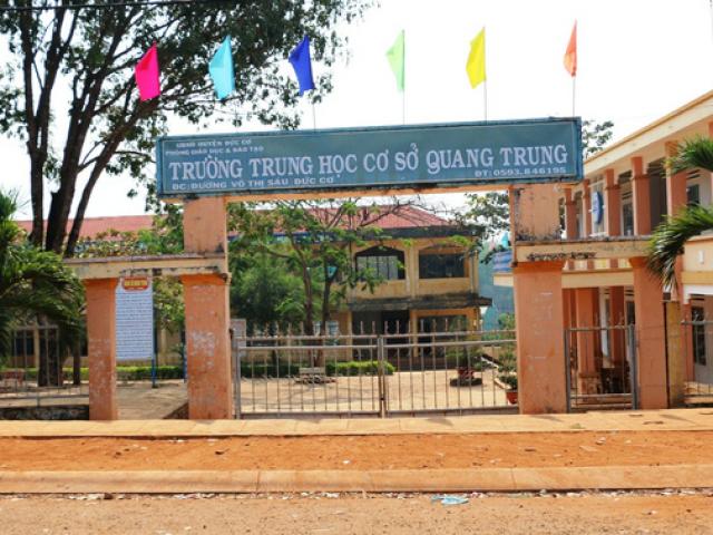 Tin tức trong ngày - Thiếu tá công an trần tình việc xách súng vào trường