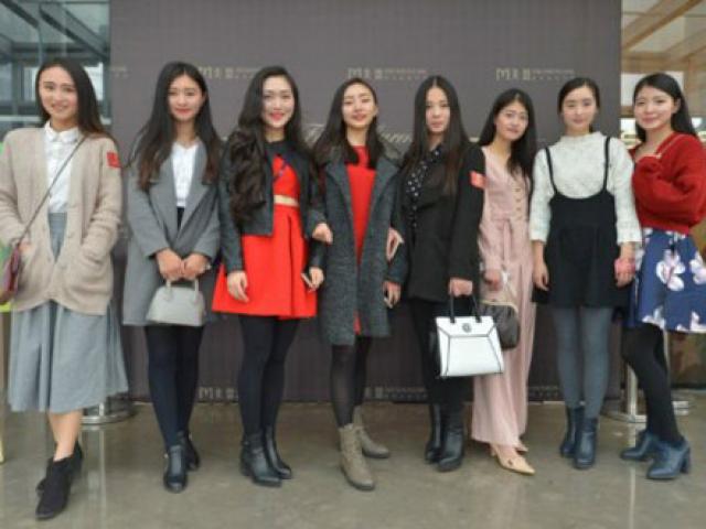 Phi thường - kỳ quặc - Gần 300 người đẹp tranh vé "xem mắt" đại gia Ả Rập