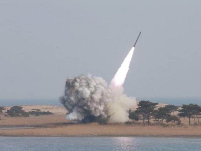 Thế giới - Kim Jong-un tuyên bố thu nhỏ thành công đầu đạn hạt nhân