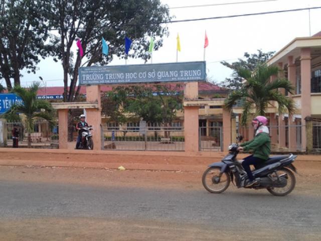 Tin tức trong ngày - Vụ thiếu tá mang súng vào trường: Đưa súng đi nhận dạng