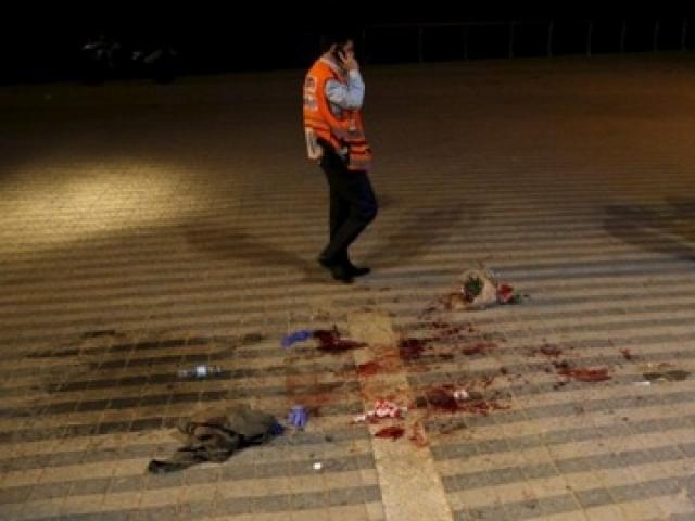 Thế giới - Israel: Tự rút dao khỏi cổ đâm chết kẻ khủng bố