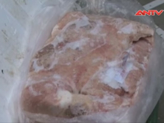 Thị trường - Tiêu dùng - Chặn hơn 1,6 tấn nầm lợn hôi thối vừa “đặt chân” vào VN