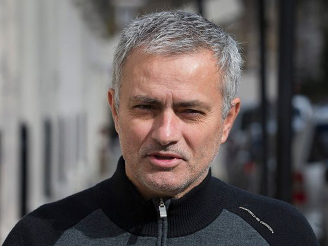 Bóng đá - Tiết lộ: Van Gaal "sa lầy", Mourinho nóng lòng tới MU