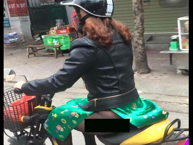 Xu hướng thời trang - Thảm họa áo dài "quên" mặc quần phóng xe trên phố