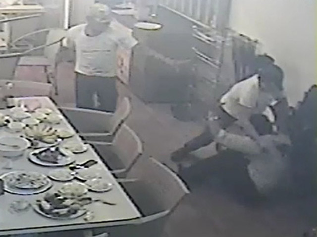 Pháp luật - Chém trọng thương chủ nhà hàng ở Nha Trang để dằn mặt