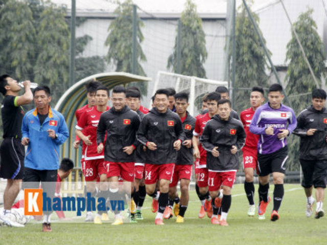 Bóng đá - Vắng nửa đội hình, tuyển VN vẫn tập "vui như hội"