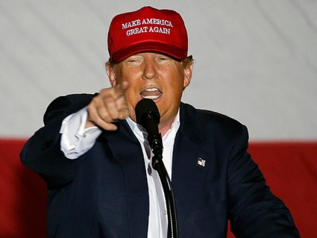 Thế giới - Tỉ phú Trump: Tranh cử tổng thống do "vợ bảo thế"