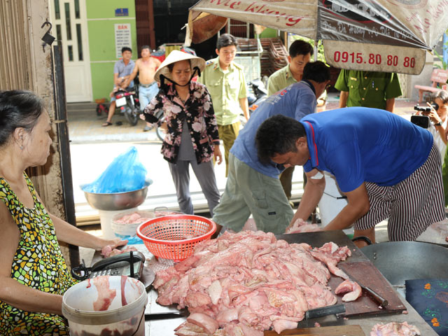 Thị trường 24h - Cần Thơ: Phát hiện trên 1 tấn mỡ heo không rõ nguồn gốc