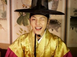 Giải trí - Những kiểu nháy mắt &quot;đốn tim&quot; fan nữ của Soong Joong Ki