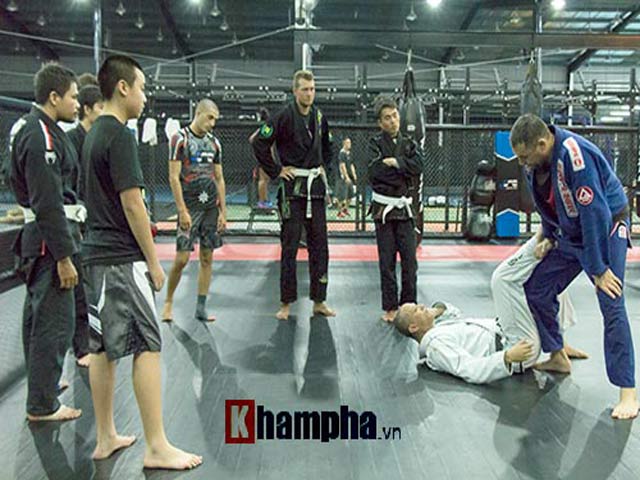 Thể thao - Học tuyệt chiêu hạ gục "gã điên UFC" McGregor ở VN