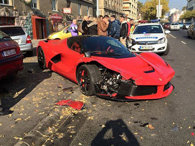 Tin tức ô tô - Siêu xe trăm tỷ đồng gặp nạn vẫn thảm như thường