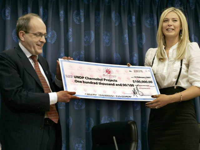 Tennis - Giữa cơn bĩ cực, Sharapova hứng thêm "bão tố"