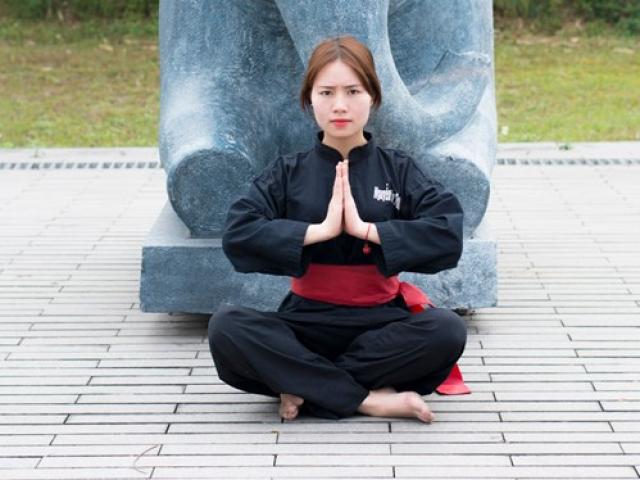 Bạn trẻ - Cuộc sống - Nữ sinh Việt Nam ấn tượng “văn võ song toàn”