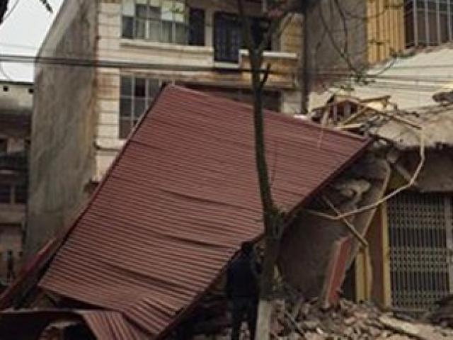 Tin tức trong ngày - Đào móng, làm đổ sập nhà hàng xóm