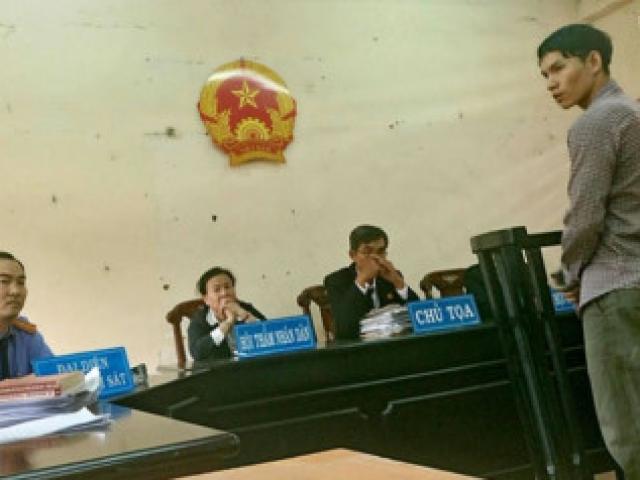 Pháp luật - Hoãn xử vụ 'tuột quần để trộm gà chứ không phải hiếp dâm'