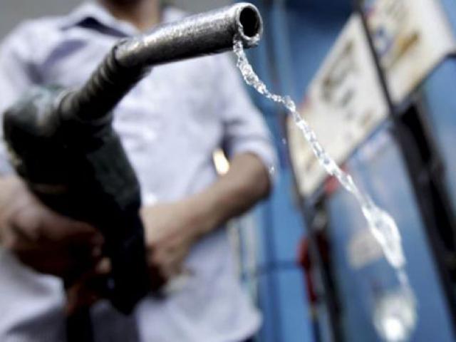 Thị trường - Tiêu dùng - Người tiêu dùng mất "oan" hàng trăm tỷ vì giá xăng: Bộ Tài chính nói gì?