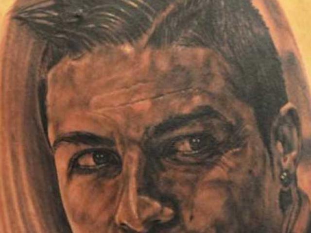 Bóng đá - Fan cuồng chặn xe Ronaldo để làm chuyện không ngờ