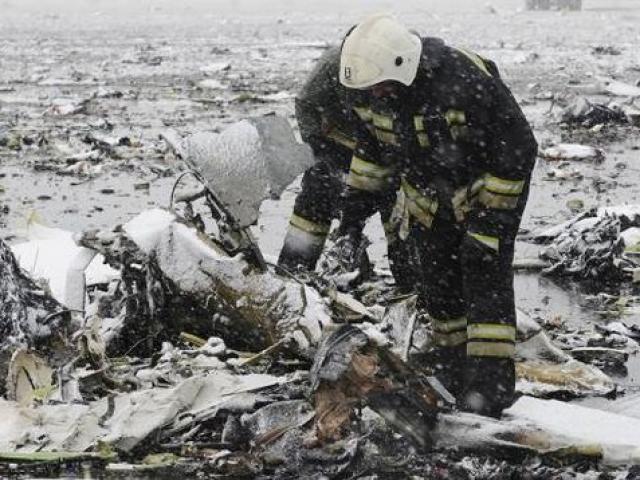 Thế giới - Đau thương hiện trường Boeing rơi 62 người tử nạn