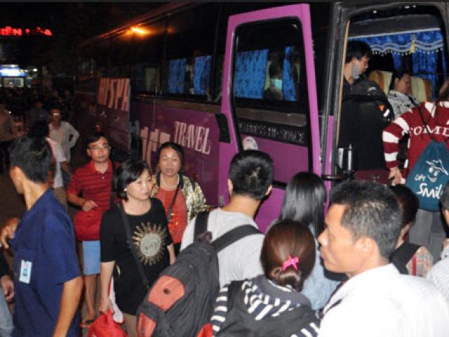Tin tức trong ngày - Ảnh: Sập cầu Ghềnh, ga Biên Hòa “gồng mình” đón khách