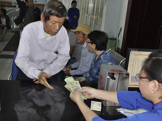 Cầu Ghềnh sập, hành khách lũ lượt trả vé ở ga Sài Gòn