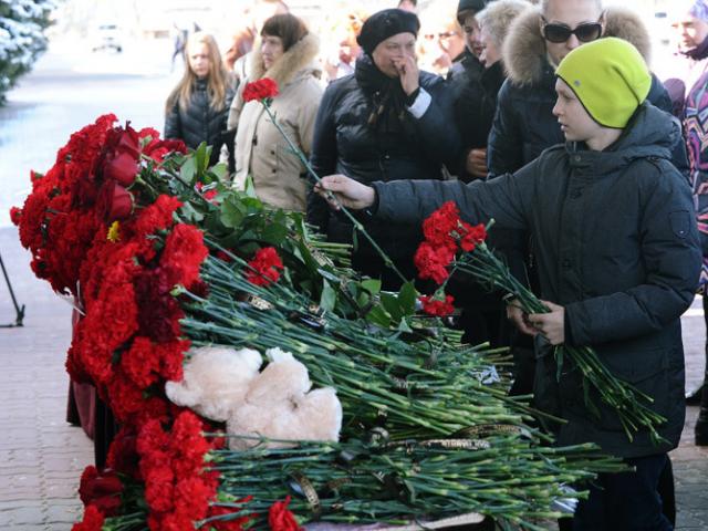 Thế giới - 2 ngày sau vụ Boeing rơi: Sợ hãi nhìn danh sách tử nạn