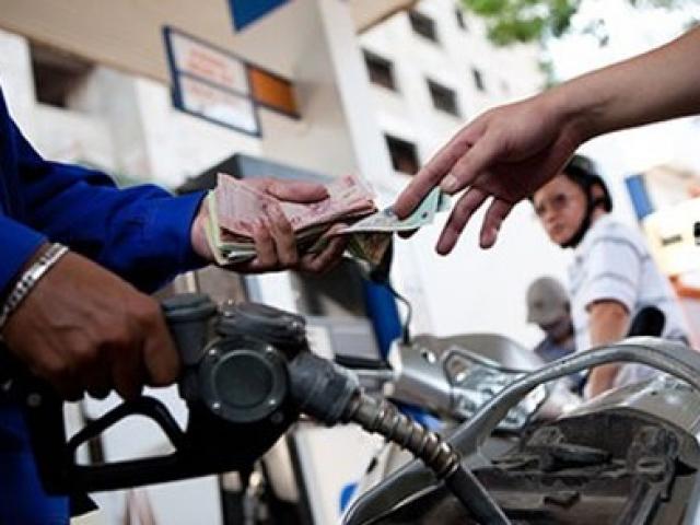 Thị trường - Tiêu dùng - Khó trả lại 3.500 tỉ đồng vụ "người mua xăng bị móc túi"