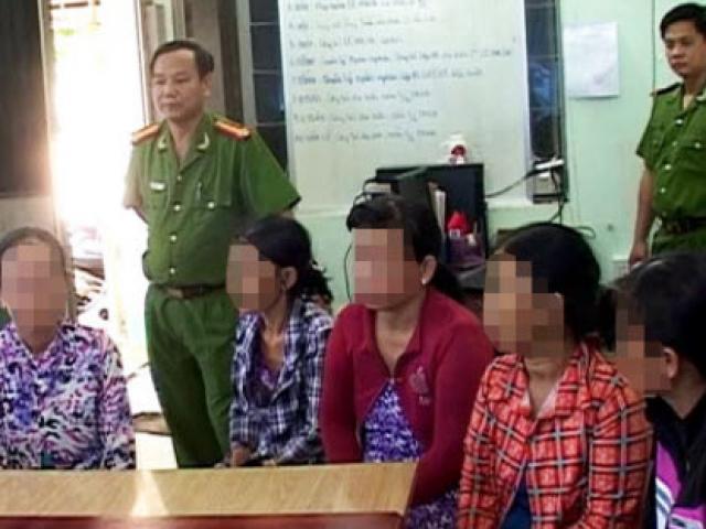 Pháp luật - Bắt nhóm quý bà đánh bài không mệt mỏi