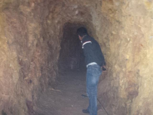 Tin tức trong ngày - Bí thư huyện đào hầm xuyên núi chỉ để… chứa rượu (?!)