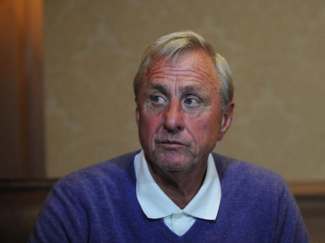Thế giới bóng đá tiếc thương huyền thoại Cruyff