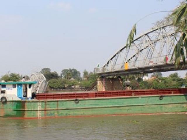 Tin tức trong ngày - Cảnh báo sau sự cố sập cầu Ghềnh: Những tài công tài tử